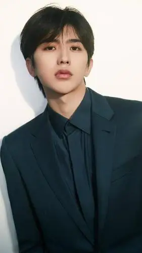 歌手蔡徐坤,纯享西服写真照,收藏各种造型的西装坤,请看帅照