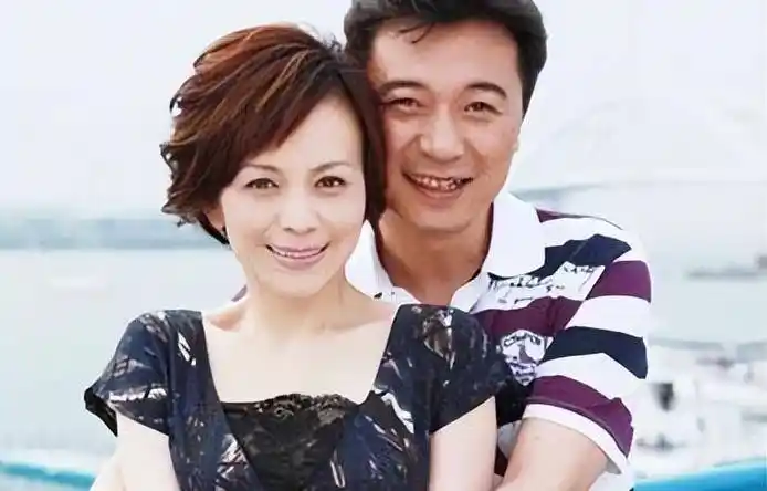 张晞临的妻子朱敏为丈夫放弃事业回归家庭一家四口生活有滋味