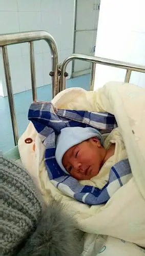 宝宝出生第一天