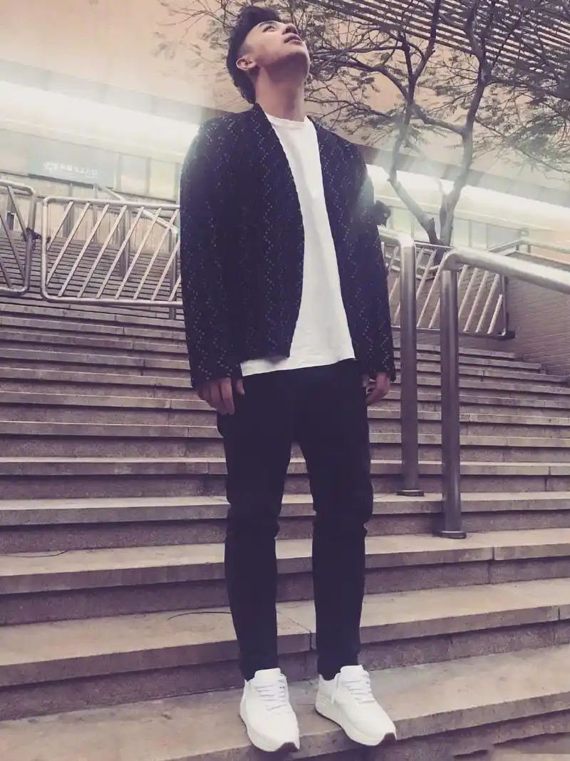 30岁释小龙成功瘦身衣品开挂变大帅哥却意外撞脸李易峰