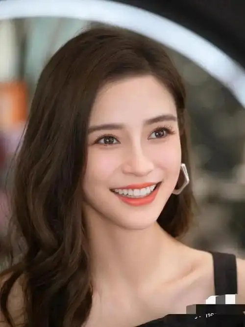 日本发展的时候也是比较日系化妆容,让人一眼就能看出来混血儿的感觉