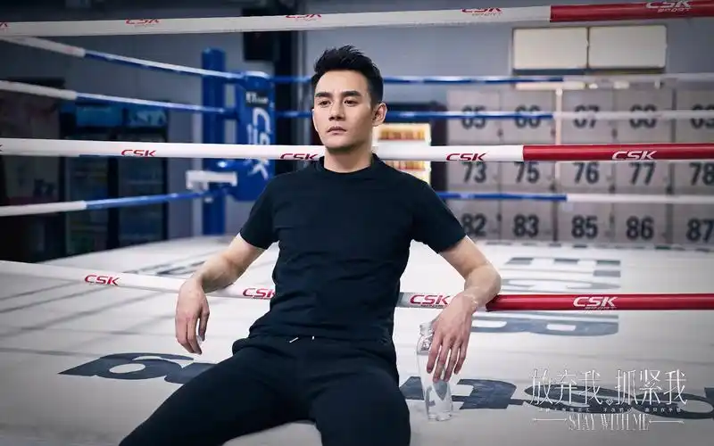 王凯《放弃我抓紧我》帅气剧照图片桌面壁纸