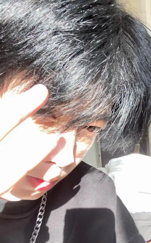 趁年轻多拍点照片 以后留着给儿子网恋用#fyp #抖音小助手 #原相机