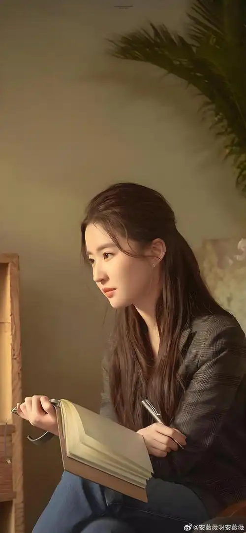 开始认识刘亦菲是在《金粉世家》.她当时是个只有14岁