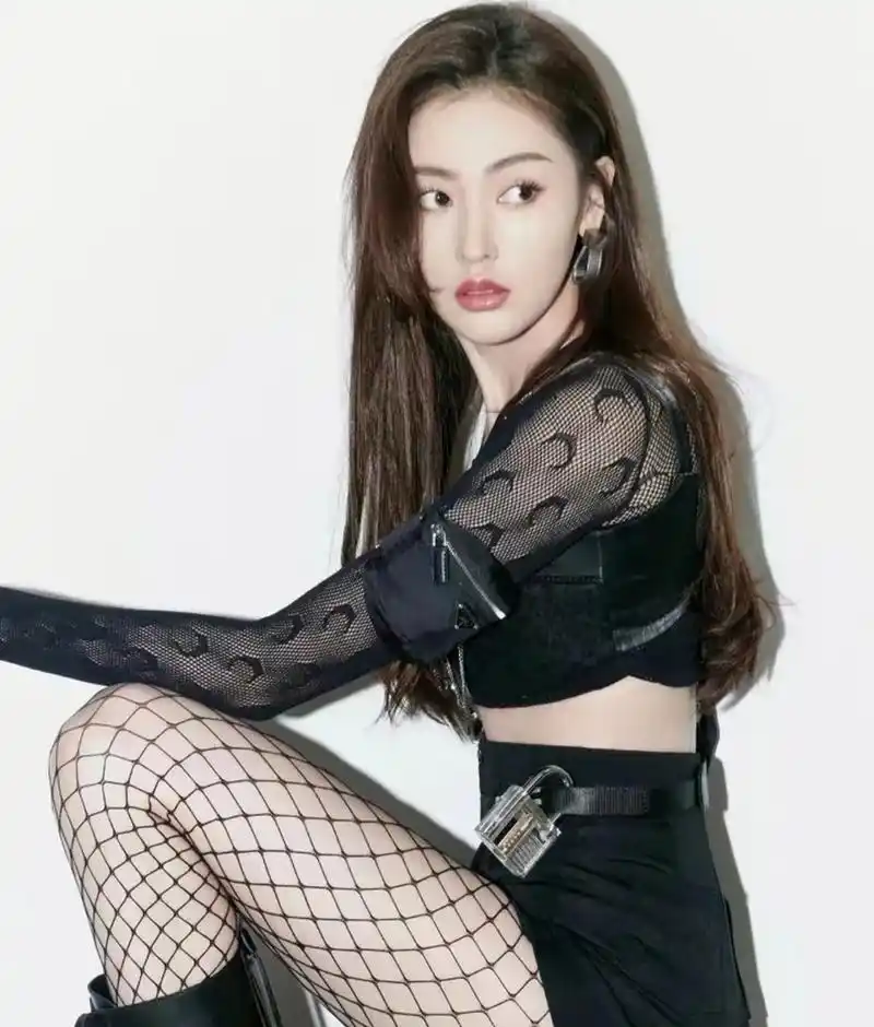 绝世美女张天爱身材完美无缺,蜜桃臀圆润高挑,性感诱惑