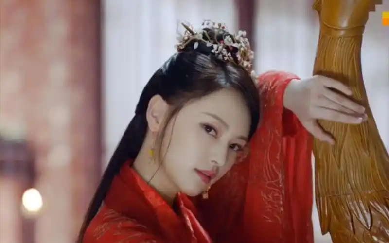 《白发》黄灿灿/沉鱼出场|抚琴跳舞的花魁沉鱼