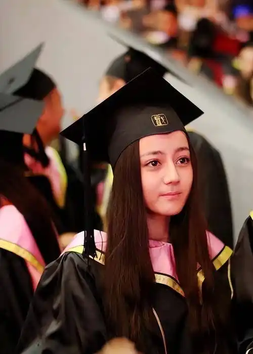 同样是新疆美人,迪丽热巴是怎样把古力娜扎"甩远"的?_因为_父亲_父母