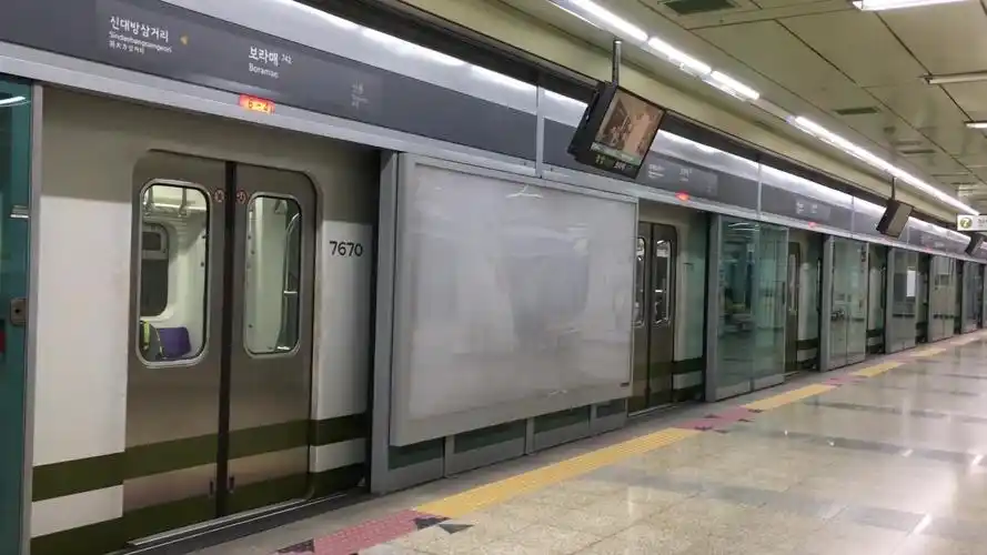 【韩国铁道】首尔地铁7号线波拉梅站头班车候车与发车_哔哩哔哩_bili