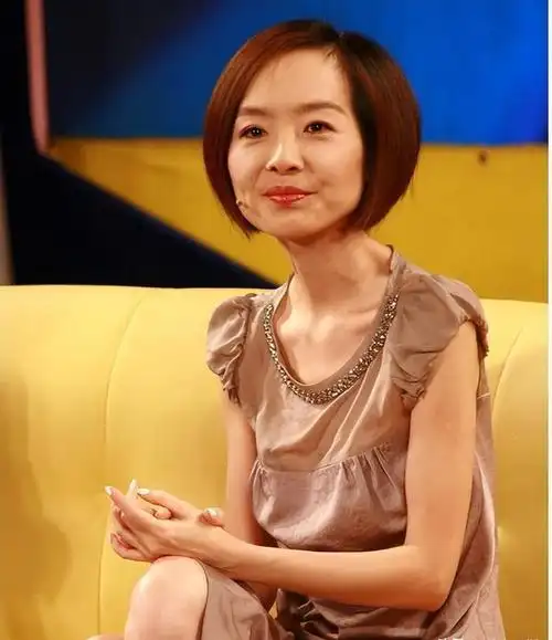 竟然有爆料称,鲁豫为了追求镜头前的纤瘦形象,不惜去掉两根肋骨,这
