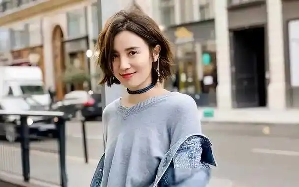 曾与5婚导演同居多年来桃花滚滚43岁的小宋佳想要等什么