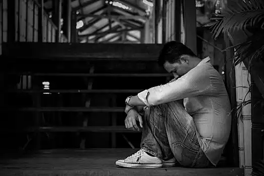 头部,暗色,房间,文字男人,绝望,面对,影象,墙壁职业女性,站立人,痛苦