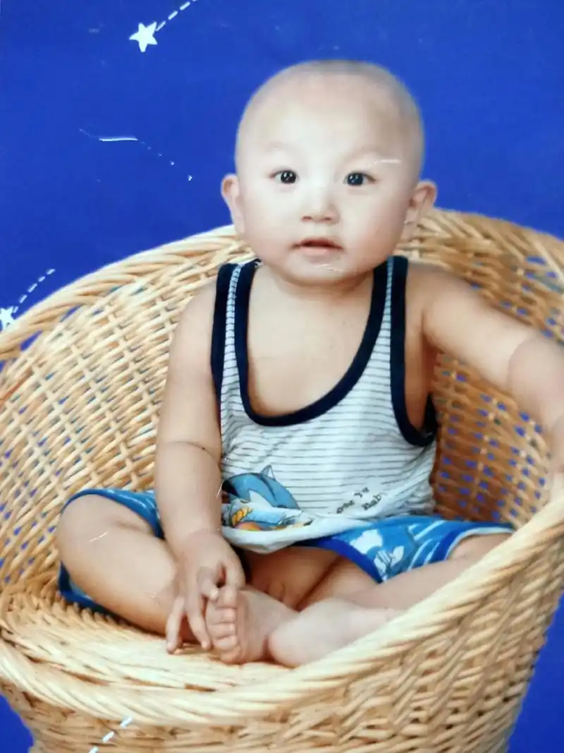 闲来没事翻看孩子小时候的照片,一晃16年已过,不管在哪个时间 - 抖音