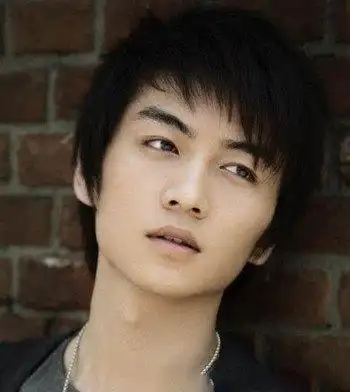 国字脸男生适合什么发型国字脸男生最佳发型大全