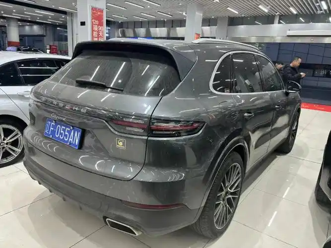 21年 保时捷卡宴 2.