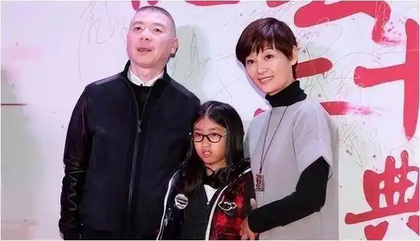 抢着戴绿帽徐帆欢迎来占我们家冯小刚的便宜