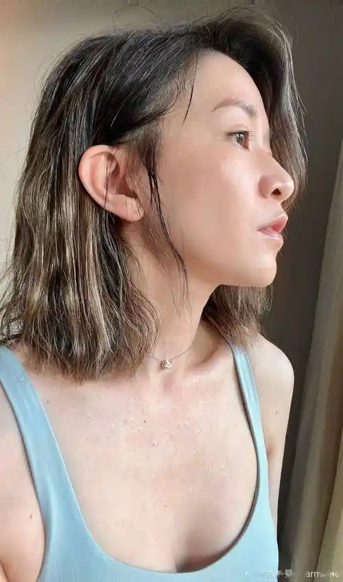 47岁佘诗曼未婚独居:没有爱情,但有很多很多钱_财富自由_工作_男友