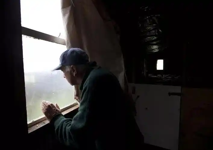 你愿意停下脚步看看空巢老人悲凉的世界吗