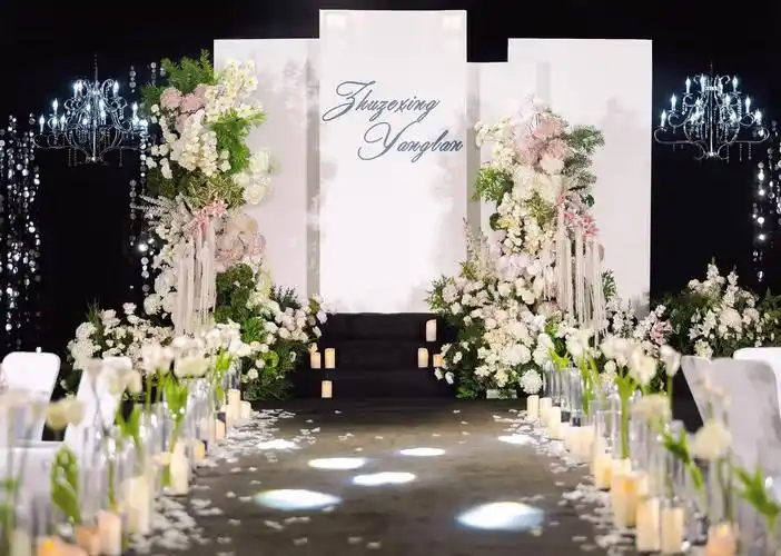 小宴会厅极简婚礼布置清新白绿粉超美