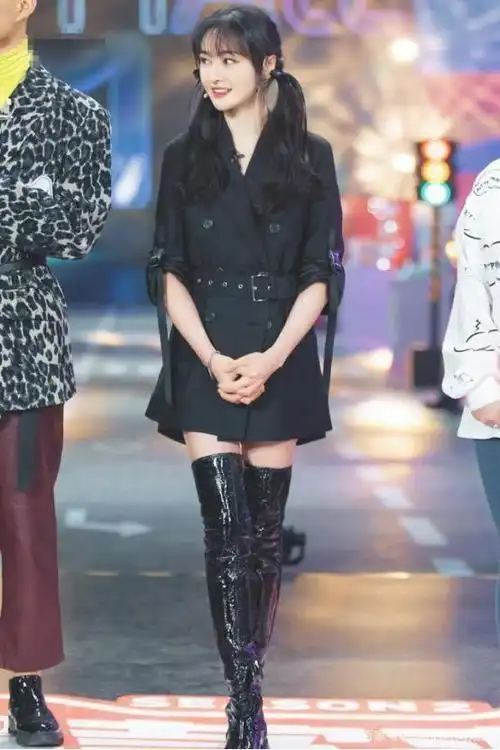 郑爽的颜值绝对没得说但是骨瘦如柴的身材确实没有美感