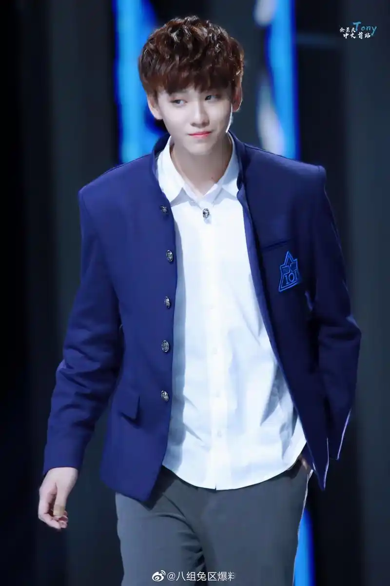 组里扒出韩国produce_x101里的呆萌少年—余景天tony会四国语言,居然