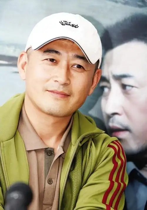 王志飞和张歆艺相恋7年,分手后转身娶小15岁娇妻今,婚姻状况如