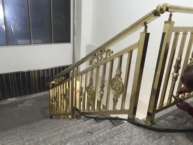 展开全部 彩色不锈钢的楼梯扶手一般都是备好材料,去现场做的,因为