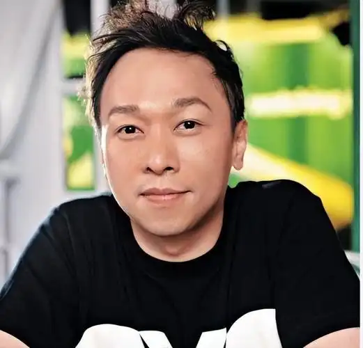 黄家强又惹祸!网友:素质和黄家驹天差地别,难怪吃一辈子老本!