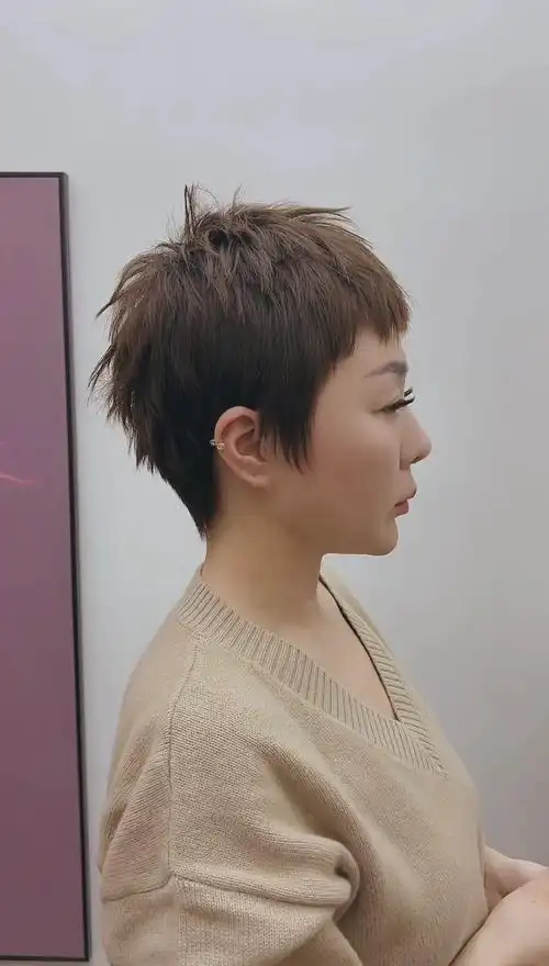 头发少个子不高脸盘大,发型就选这3种,保证你满意