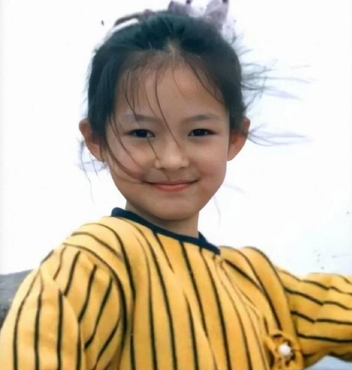女明星童年照曝光热巴神似洋娃娃杨幂古灵精怪章子怡天生电影脸