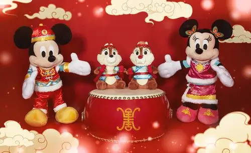 上海迪士尼推出春节主题活动米奇米妮换新装