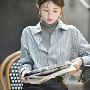 高级感竖条纹衬衫女秋冬内搭别致上衣港味百搭叠穿衬衣设计感小众