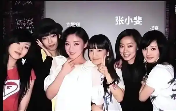 两人是大学时代的同窗,一个涉足影视行业,另一个专攻喜剧领域,袁姗姗