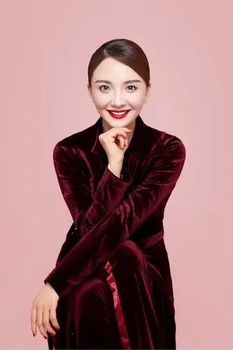 孙茜时尚写真曝光 优雅干练展熟女气质