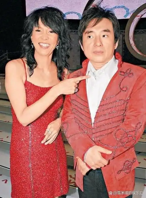 60岁香港歌星吕方近照曝光,身材发福胖到没脖子,肥头大耳引热议