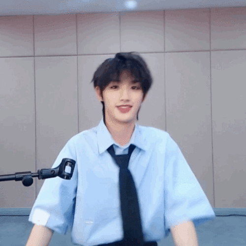 翩翩少年丁程鑫高考加油