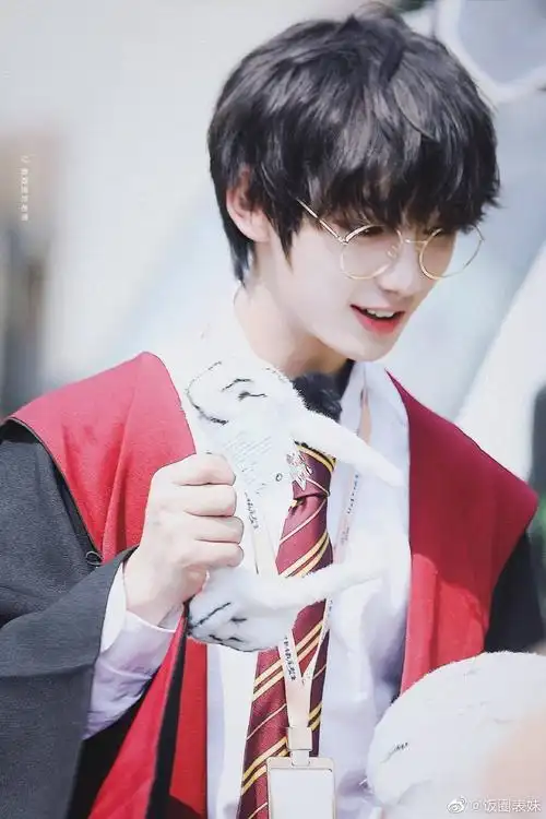 时代少年团分享200630眼镜帅哥图鉴之时代少年团确认过眼神是眼镜也