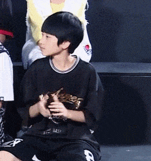 tf二团沙雕实锤!敖子逸错把星探当人贩,马嘉祺宋亚轩为老板舞狮