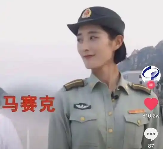 "排头女兵"撞脸江疏影,大量私照曝光有着模特身材,其姐姐更美_李杰