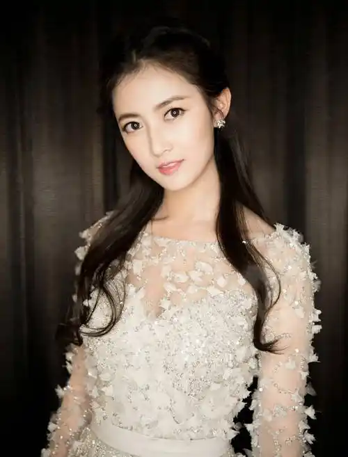 陈钰琪写真珍藏:如花似玉,暗香袭人