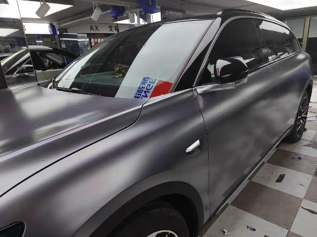 零跑c11不用备案的改色膜金属系列碳灰