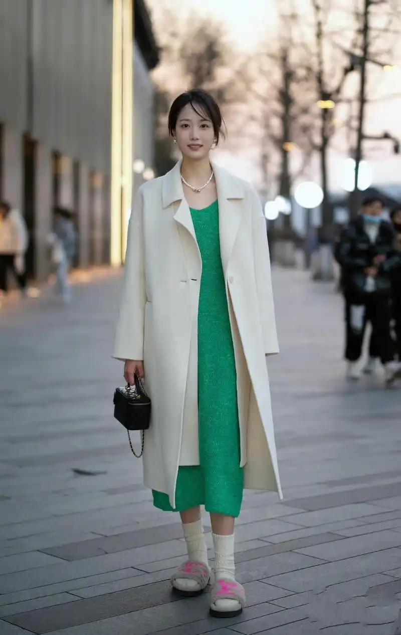 大龄女性还是穿大衣最有气质选择这三种搭配方式时髦还减龄