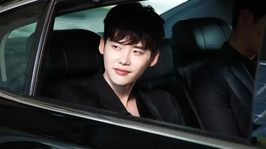 李钟硕明星帅哥w两个世界明星风尚壁纸