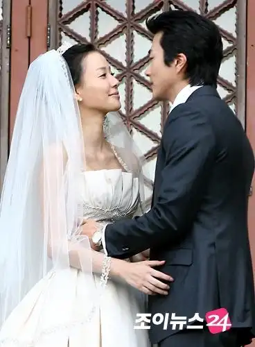 权相佑孙泰英婚宴照9月28日权相佑与孙泰英的婚宴照