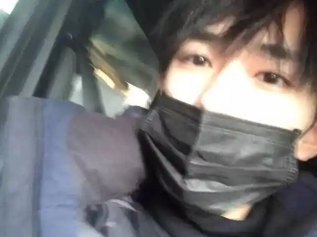 让网恋对象发照片,他发了一张超帅的照片,还说是随便拍的!