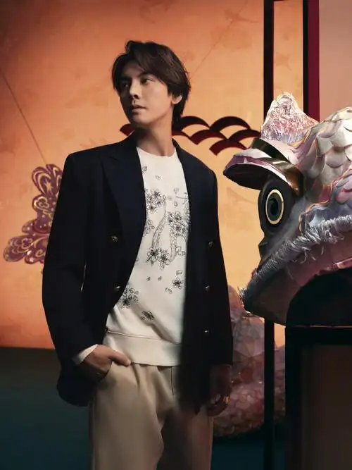 代言人陈伟霆摩登演绎中国新年限定系列形象大片037315#明星