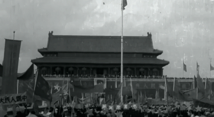 礼赞新中国丨《美术经典中的党史》邀请您走近油画《开国大典》