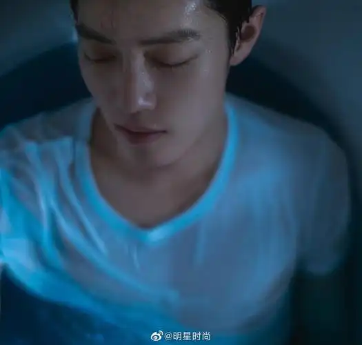 肖战浴缸照来袭,湿发 湿身的小哥哥太撩了