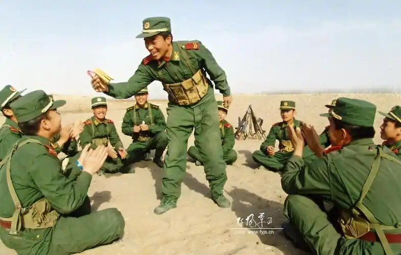 大家有武警全副武装的图片,就是普通的武警,不是武警特战,也不是森林