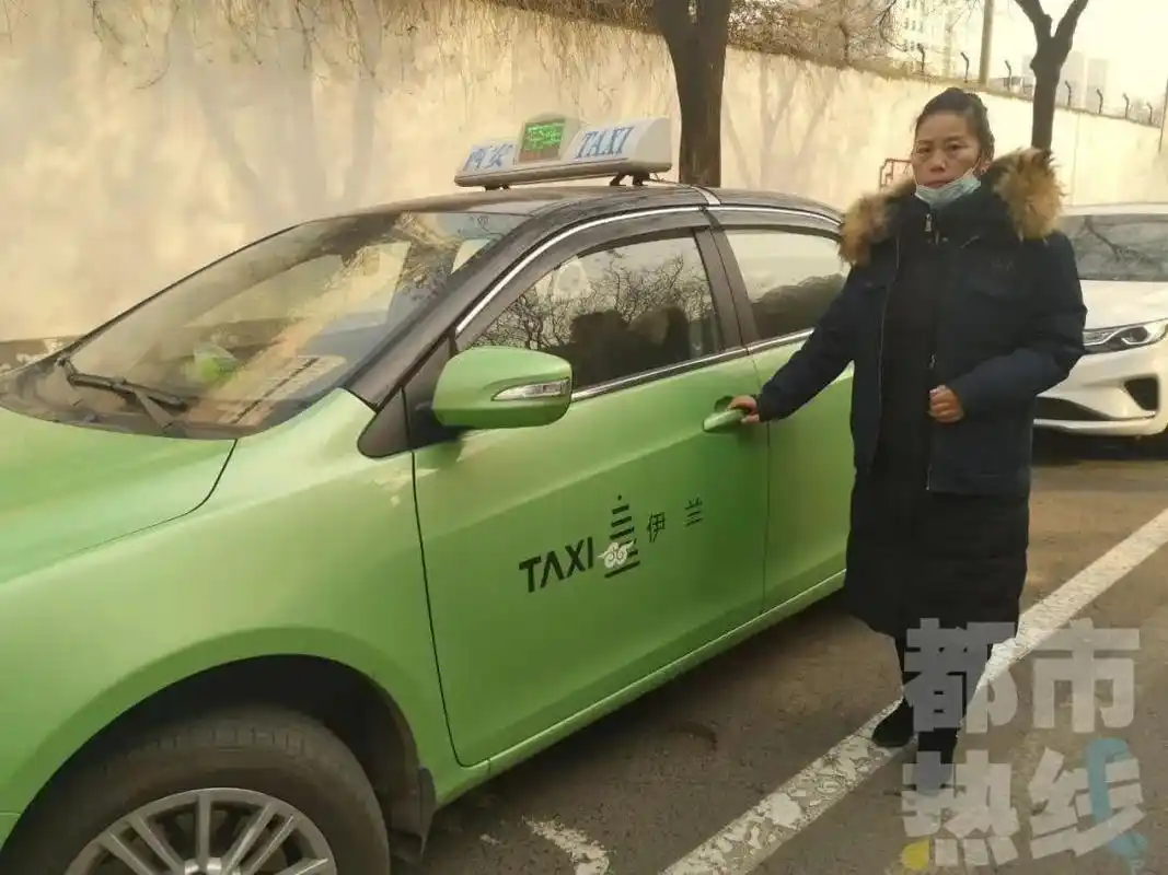 男子打车多付女司机10万:送你了!