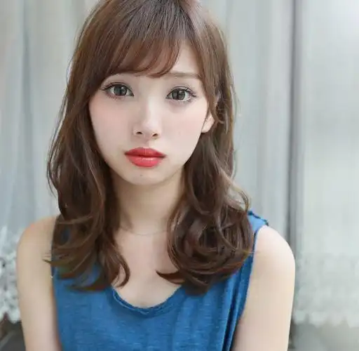 百看不厌得气质卷发中长发型